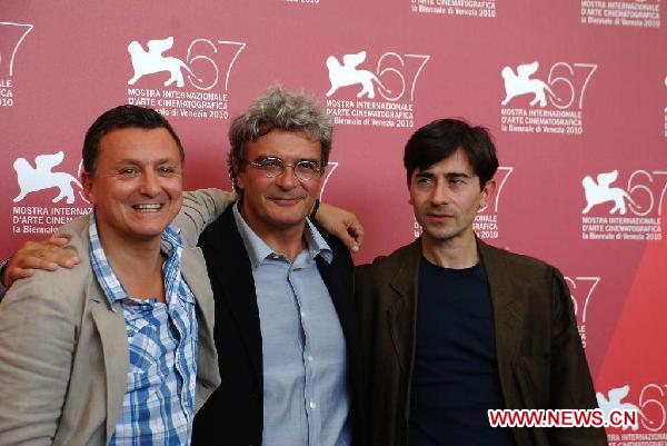 Italian director Mario Martone (C), Italian actors Valerio Binasco (L) and Luigi LoCascio pose during a photocall of 'Noi credevamo' at the 67th Venice Film Festival at Venice Lido, Italy, on Sept. 7, 2010.