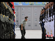 Soldiers from the Beijing Weishu Honor Guard of the PLA leave for Mexico to take part in a parade to mark 200 years of Mexican Independence. [Chinanews.com]