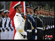Soldiers from the Beijing Weishu Honor Guard of the PLA leave for Mexico to take part in a parade to mark 200 years of Mexican Independence. [Chinanews.com]