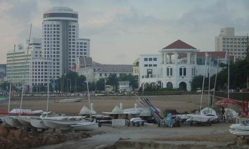 Qingdao International Sailing Club, formerly known as 'Wind-Catcher Sailing Club', is next to the No.1 Bathing Beach.