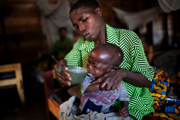 Médecins Sans Frontières (MSF) provided medical assistance by running hospitals, mobile clinics, vaccination campaigns and cholera programmes and treating victims of sexual violence.The lush and mineral-rich landscape in Democratic Republic of Congo is an ironic setting for a child malnutrition rate the World Bank puts at nearly 30 percent. Chronic violence and instability prevent the civilian population from accessing their country’s agricultural wealth.[Franco PAGETTI/VII] 