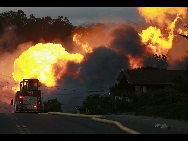 At least three people were killed in a gas line explosion and ensuing fire on multiple homes Thursday night in San Bruno, a city near San Francisco International Airport (SFO). [qq.com]