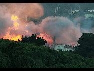 At least three people were killed in a gas line explosion and ensuing fire on multiple homes Thursday night in San Bruno, a city near San Francisco International Airport (SFO). [qq.com]