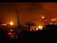 At least three people were killed in a gas line explosion and ensuing fire on multiple homes Thursday night in San Bruno, a city near San Francisco International Airport (SFO). [qq.com]