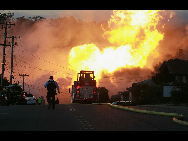 At least three people were killed in a gas line explosion and ensuing fire on multiple homes Thursday night in San Bruno, a city near San Francisco International Airport (SFO). [qq.com]