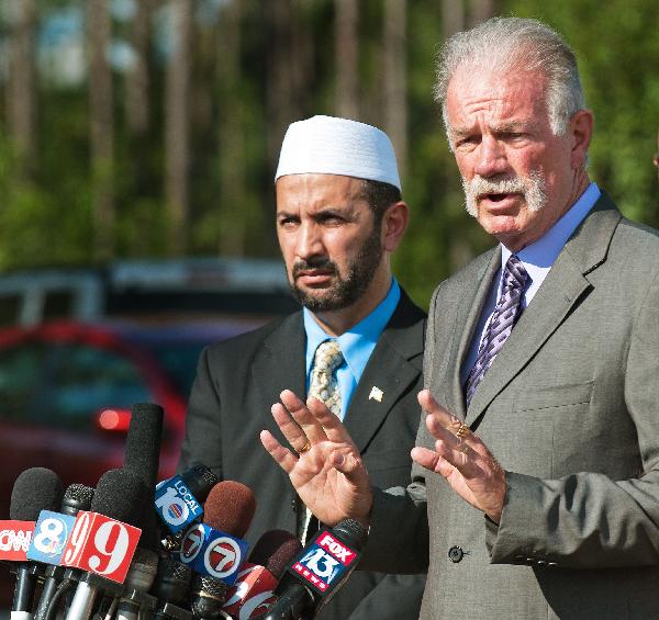 Pastor Terry Jones of the Dove World Outreach Center speaks to the media as Imam Muhammad Musri of the Islamic Society of Central Florida looks on at left, Thursday, Sept. 9, 2010, in Gainesville, Fla. [Xinhua]