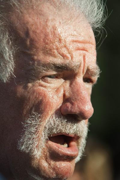 Pastor Terry Jones of the Dove World Outreach Center speaks to the media Thursday, Sept. 9, 2010, in Gainesville, Fla. [Xinhua] 