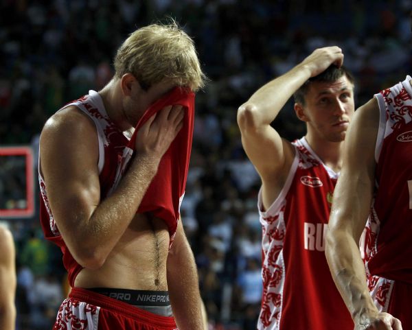 Russia's Ponkrashov (L) reacts after his team's loss to the USA during their FIBA Basketball World Championship game in Istanbul Russia's Anton Ponkrashov (L) reacts after his team's loss to the USA during their FIBA Basketball World Championship game in Istanbul September 9, 2010. (Xinhua/Reuters)