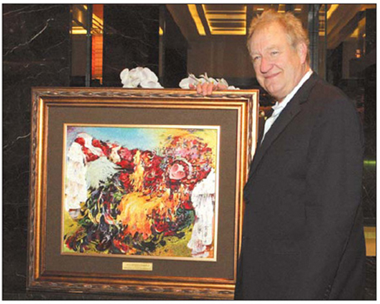 The executive committee of the 2007 Special Olympics World Summer Games presents an embroidery piece of Liu Linghua's oil painting Drunken Beauty to the director-general of the Game's opening ceremony Don Mischer. 