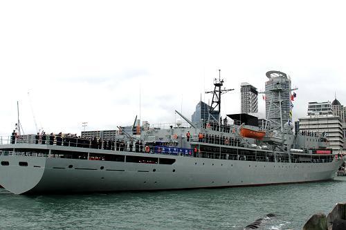 Two Chinese Navy ships arrived in Auckland, New Zealand's largest city, Saturday on a four-day visit to the South Pacific country. It is the fourth visit by Chinese Navy ships since China and New Zealand established diplomatic relations in 1972.
