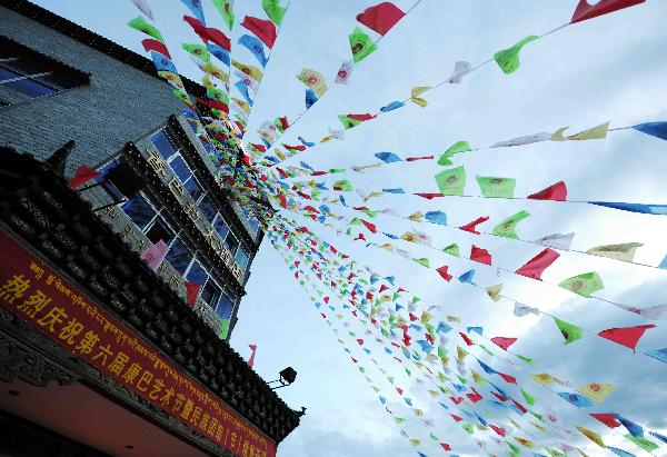 Photo taken on Sept. 11, 2010 shows a hotel decorated by colorized flags in Shangri-la County, Deqen Tibetan Autonomous Prefecture, southwest China's Yunnan Province. A Kangba art festival will kick off here on Sunday. [Xinhua/Yang Zongyou]