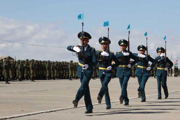 Soldiers march on the opening ceremony. [Xinhua]