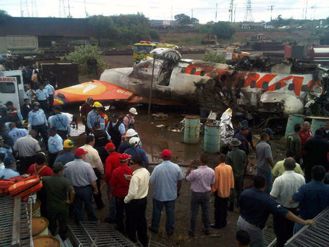 Rescue workers search for victims at the place where a ATR-42 plane crashed in Puerto Ordaz, September 13, 2010. At least 15 people died and 33 more were injured on Monday when a plane of state-run Coviasa airline crashed in Guayana city, Bolivar state, in the southeastern of Venezuela. [Xinhua]