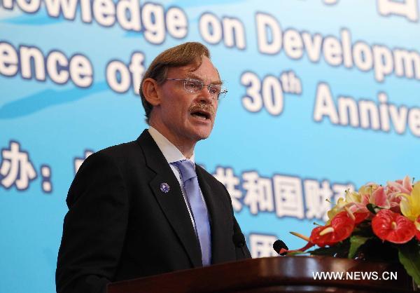 World Bank President Robert Zoellick addresses the Conference ot the 30th Anniversary of China-World Bank Cooperation in Beijing, Sept. 13, 2010. [Liu Weibing/Xinhua]