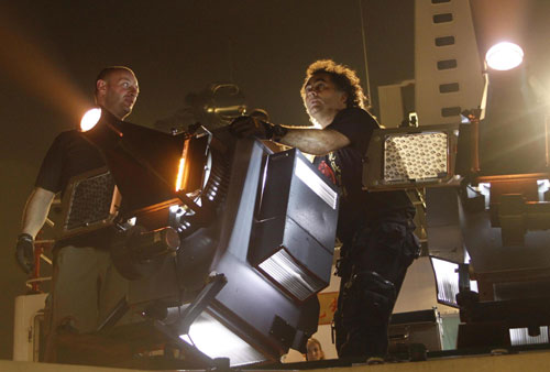 Gerry Hofstetter (R), a light artist from Switzerland, turns the bridge into a dazzling display of lights. [Xinhua]