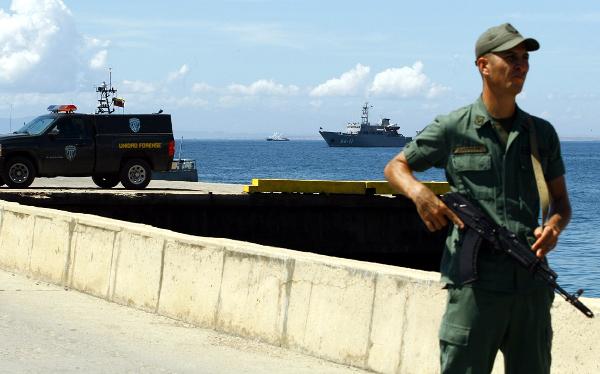 A soldier guards at a military base at Margarita Island of Venezuela, Sept. 14, 2010. A Venezuelan military helicopter crashed into a navy research vessel here Tuesday and plunged into the sea, killing two people and injuring five, an official said. [Xinhua]