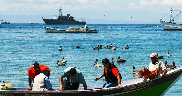 Rescuers and fishermen search on waters near a military base at Margarita Island of Venezuela, Sept. 14, 2010. A Venezuelan military helicopter crashed into a navy research vessel here Tuesday and plunged into the sea, killing two people and injuring five, an official said. [Xinhua]