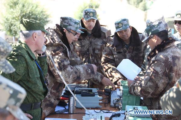 Officers discuss during the joint military training of troops from five Shanghai Cooperation Organization member states in Matybulak Range in Kazakhstan, Sept. 14, 2010. As part of the &apos;Peace Mission 2010&apos; joint anti-terror drills, soldiers and military officers from Kazakhstan, China, Kyrgyzstan, Russia and Tajikistan conducted the joint military training in Kazakhstan on Tuesday.[Xinhua]