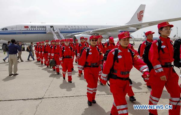 China's second group of aid workers get off the plane upon their arrival in Karachi of Pakistan, Sept. 14, 2010. They are to be transferred to Thatta later on. The second Chinese aid team, consisting of 59 members, arrived in Thatta region, which was the worst-hit area in Pakistan's recent nationwide flood, on Tuesday to continue the humanitarian mission. [Zhou Lei/Xinhua]
