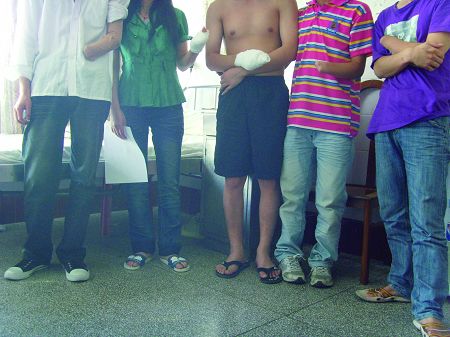 Ruan Libing(second from right), with other injured Elec-Tech workers at the hospital in Zhuhai. 