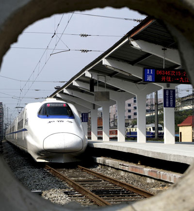  A high-speed train departs the station of Nanchang for Jiujiang for a test drive in East China&apos;s Jiangxi province September 14, 2010. The express run between the two major cities of the province takes only 45 minutes for a one-way travel and will officially open on Sept. 20. [Xinhua]