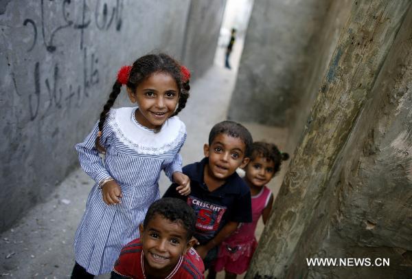 Palestinian children play in an alley in Deir al-Balah refugee camp, central Gaza Strip, on Sept. 15, 2010. A senior Palestinian official said on Wednesday that the Palestinians wish to see a real and serious progress in the direct peace talks with Israel over permanent status issues, while Israel insists that construction in the West Bank settlements will not stop. [Xinhua]