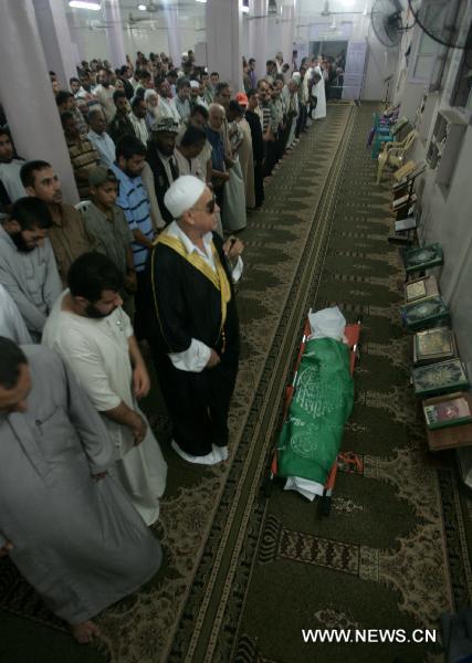 Palestinians pray in front of the body of Wajdi Al-Kadi, who was killed in an Israeli air strike on smuggling tunnels, during his funeral at a mosque in Rafah, southern Gaza Strip, on Sept. 15, 2010. Al-Kadi was killed and two others were wounded Wednesday afternoon as Israeli warplanes attacked smuggling tunnels along Gaza&apos;s southern border with Egypt, witnesses and security sources said. [Xinhua]