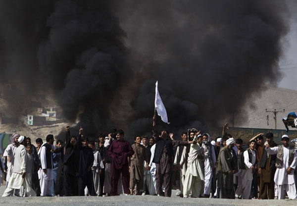 Afghan protesters chant anti-US slogans in Kabul September 15, 2010. Police fired into the air to disperse thousands of angry anti-American protesters in Afghanistan&apos;s capital on Wednesday, witnesses and police said, with at least two people suffering apparent gunshot wounds. [China Daily/Agencies]