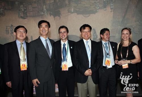 Officials visit the China Pavilion.