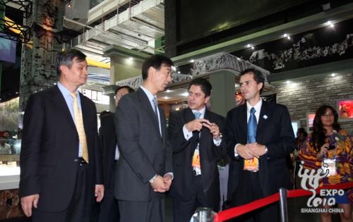 Officials visit the China Pavilion.