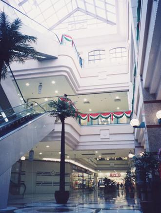 Dongtai Jusco Shopping Center is located in Hong Kong Road, with an area of 23,500 square meters. 