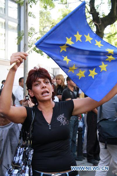 A protestor participates in a protest held by Bulgarian Roma and their supporters outside the French embassy in Bulgarian capital Sofia Sept. 18, 2010. [Xie Xuemin/Xinhua]