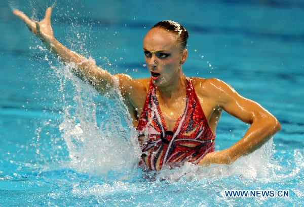 Canada's Marie-Pier Boudreau-Gagnon competes during the solo event final at the 12th FINA Synchronised Swimming World Cup in Changshu, east China's Jiangsu Province, Sept. 18, 2010. Boudreau-Gagnon took the bronze with 95.250 points. (Xinhua/Han Yuqing) 