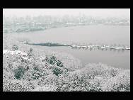 Photo taken in Jan. 2008 shows a snow view of the West Lake in Hangzhou, capital of east China's Zhejiang Province. [Xinhua/Tan Jin]