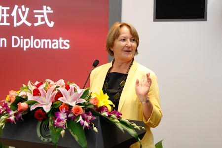 Marija Adania, Slovenian Ambassador to China, speaks on behalf of the diplomats from 26 foreign embassies taking part in the Chinese learning program hosted by Hanban.