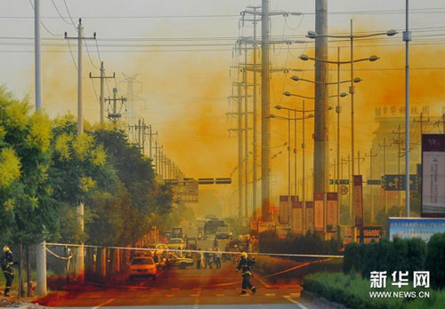 Local firefighters and public security officers cordon off the hazardous area.[Xinhua] 