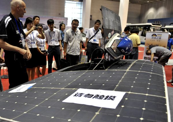 Visitors view a solar energy car at the 2nd China (Wuxi) Renewable Energy Conference and Solar Power Exhibition held in Wuxi City, east China&apos;s Jiangsu Province, Sept. 17, 2010. The 2nd China (Wuxi) Renewable Energy Conference and Solar Power Exhibition kicked off on Friday. Over 100 companies and institutes of renewable energy displayed advanced technology and products in the exhibition. 