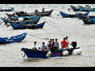 Typhoon Fanapi, the 11th and strongest typhoon to hit China this year, struck southeast China's Fujian Province at 7 a.m. on September 20, 2010. Fujian provincial flood control headquarters ordered all fishermen stayed away from the coast and all coastal construction suspended at Sunday noon. [Xinhua]
