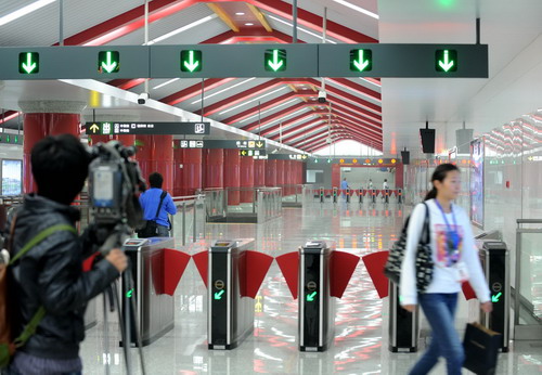 The automatic entrance gates of Subway Line 1 in Shenyang, capital of northeast China&apos;s Liaoning province, on Sept 20, 2010. Line 1 is expected to open in early October. [Xinhua]