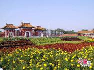 Beiling Park is a park in the northern part of Shenyang City, China. The park has an area of 3,300,000m2, and contains many historic buildings, pine trees and lakes. [Photo by Yu Jiaqi]