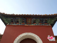 Beiling Park is a park in the northern part of Shenyang City, China. The park has an area of 3,300,000m2, and contains many historic buildings, pine trees and lakes. [Photo by Yu Jiaqi]