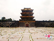 Beiling Park is a park in the northern part of Shenyang City, China. The park has an area of 3,300,000m2, and contains many historic buildings, pine trees and lakes. [Photo by Yu Jiaqi]