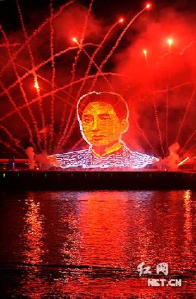 On the evening of Sept. 17, a colorful portrait of Mao Zedong formed by fireworks emerged over Juzi Island in Hunan's Changsha. This giant portrait was 30.8 meters high, 45 meters wide, and lasted for about one minute.