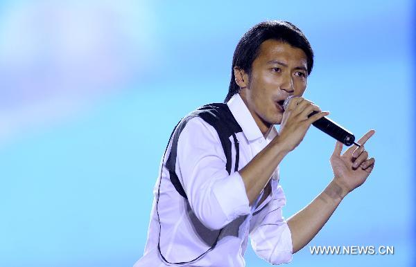 Singer Nicholas Tse performs at a concert in the Sports Center in Chengdu, capital of southwest China's Sichuan Province, on September 20, 2010.