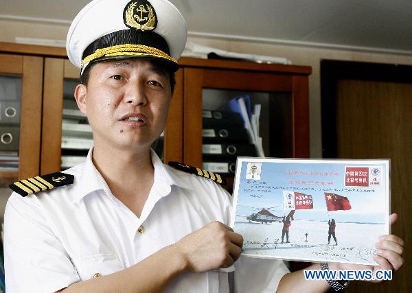 Shen Quan, the captain of the China&apos;s icebreaker &apos;Xuelong&apos;, or &apos;Snow Dragon&apos;, shows his certification for arriving at the North Pole, in Shanghai, east China, Sept. 19, 2010.