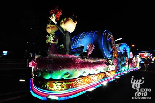 A float parade, a highlight of the annual Shanghai Tourism Festival, is held at the World Expo last night. The three-day parade, led by a float featuring landmark buildings of the Expo 2010 and the event's mascot Haibao, takes place along Bocheng Road in the Expo site. Tonight will be its last show. 