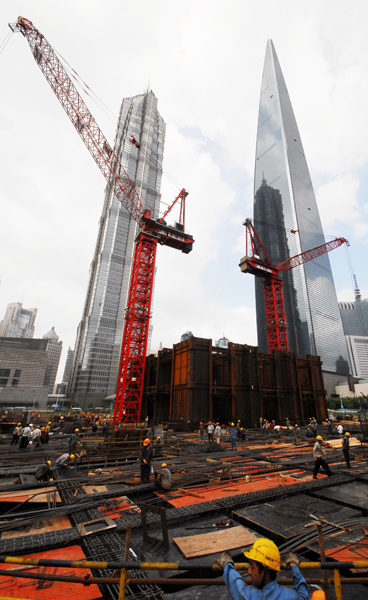 Photo taken on Sept. 20, 2010 shows the construction site of the Shanghai Tower in Shanghai, east China. [Xinhua]