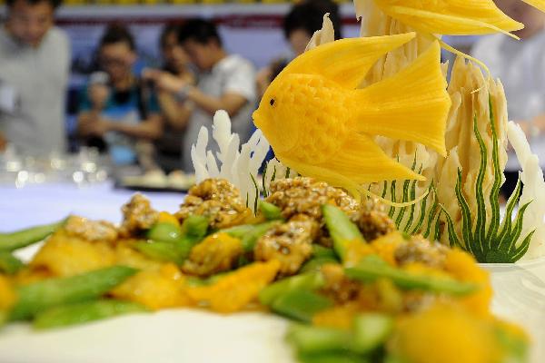 Photo taken on Sept. 20, 2010 shows a dish at a cooking competition during the 5th China Suzhou Food Festival in Suzhou, east China's Jiangsu Province. The five-day food festival kicked off on Monday, in which many activities would be held, such as cooking competition, cake decorating competition, snacks exhibition and so on.