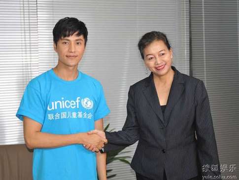 Chen Kun, one of China's leading film and recording artists, was officially appointed Special Advocate for Global Handwashing Day by the United Nations Children's Fund (UNICEF) China Country Office on September 17, 2010.