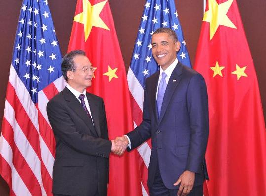 Chinese Premier Wen Jiabao (L) meets with U.S. President Barack Obama in New York, the United States, Sept. 23, 2010. [Huang Jinwen/Xinhua]